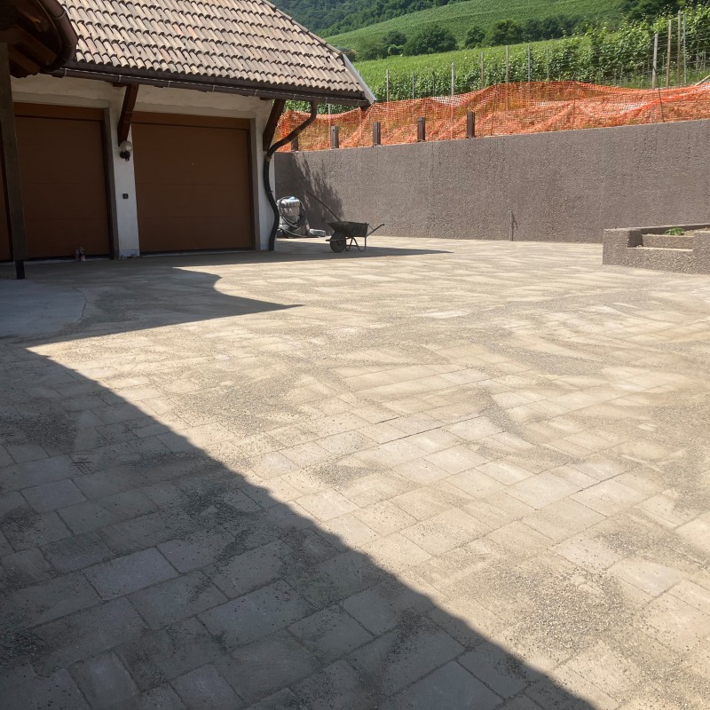 Scavi e lavori di sistemazione del paesaggio ad Appiano
